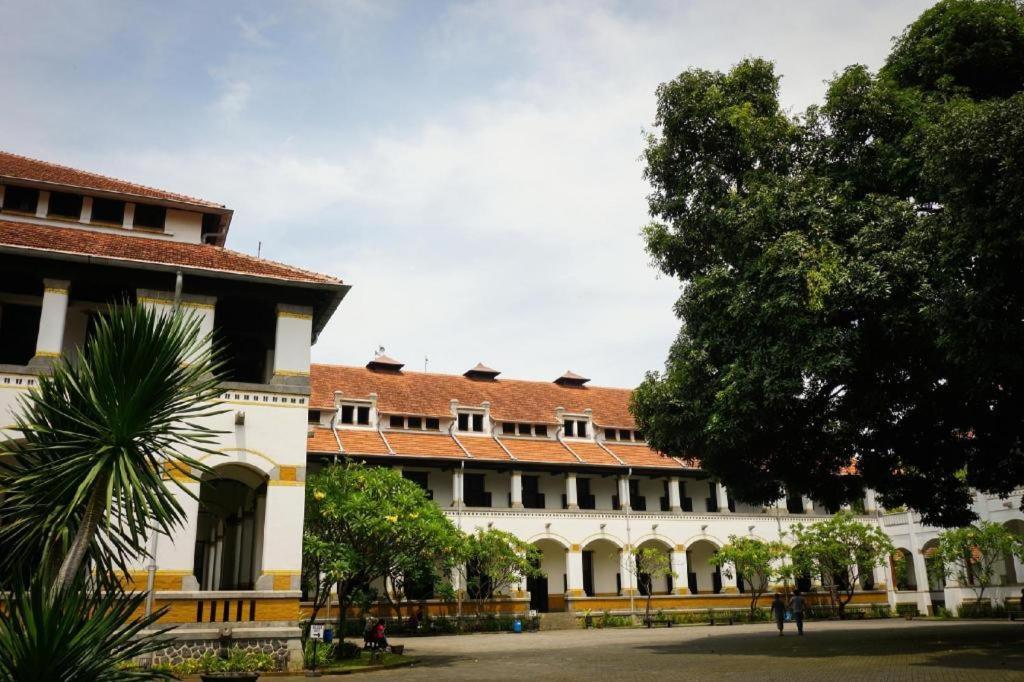 Aruuman Hotel Simpanglima Semarang Exterior photo