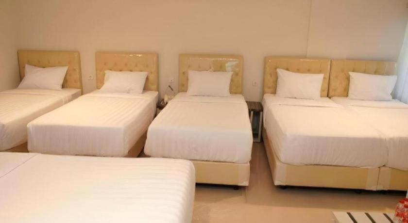 Aruuman Hotel Simpanglima Semarang Exterior photo